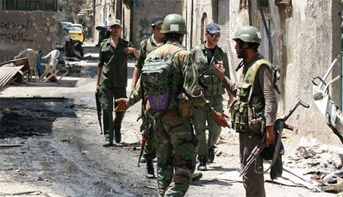 soldados sirios en la parte este de Alepo El ejército sirio limpia de explosivos los barrios del este de Alepo
